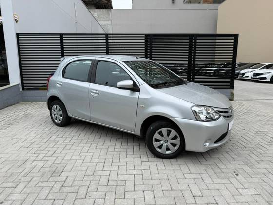 TOYOTA ETIOS 1.5 XS 16V FLEX 4P MANUAL TOYOTA ETIOS 1.5 XS 16V FLEX 4P MANUAL